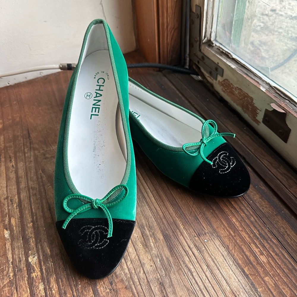 Green Velvet/Black unworn Chanel Ballet Flats 39.5